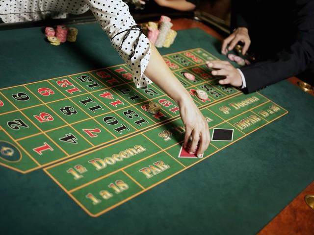 征信怎么查。怀疑儿子网络赌博，怎么查他的征信？